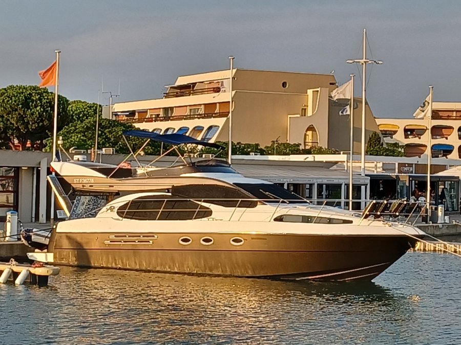 Azimut 46