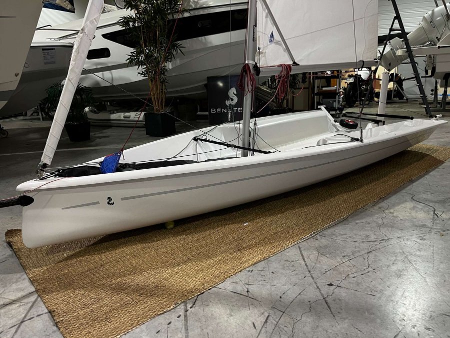Beneteau First 14