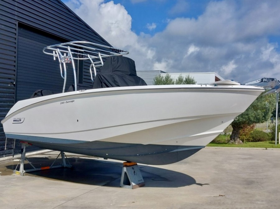 Boston Whaler 240 Outrage occasion