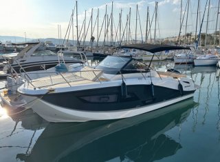 Quicksilver Activ 875 Sundeck used for sale