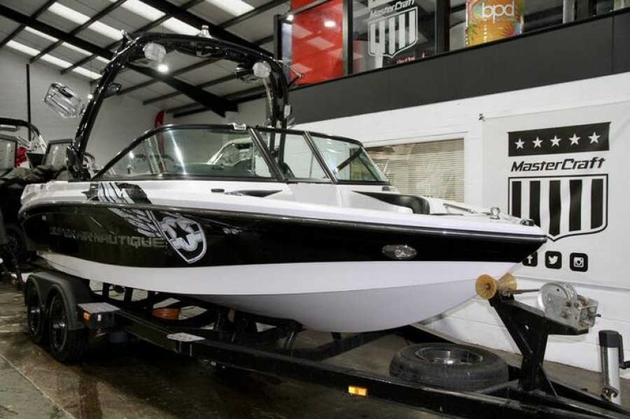 Correct Craft Super Air Nautique 210 for sale by 