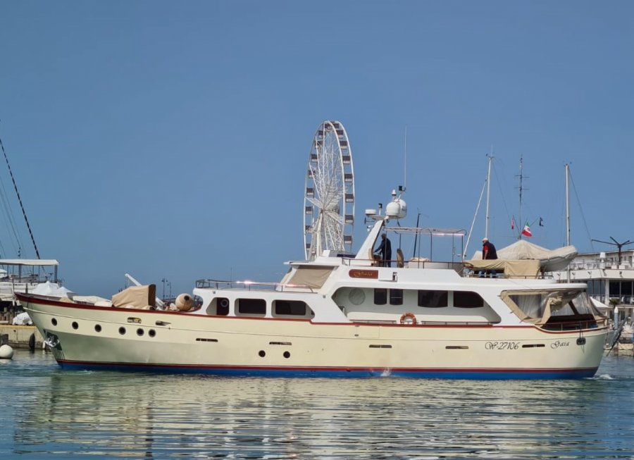 Custom Motor Yacht Gaia per la vendita da 