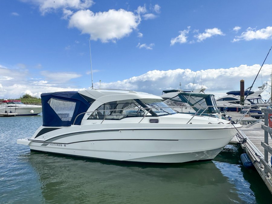 Beneteau Antares 8 for sale by 