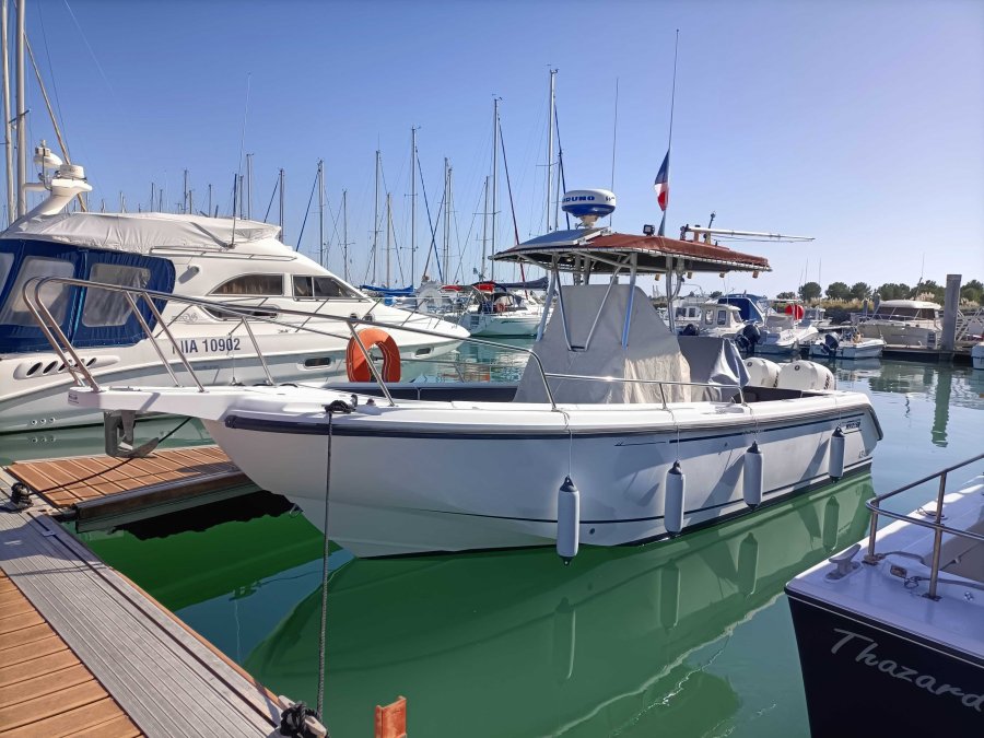 Boston Whaler 26 Outrage used