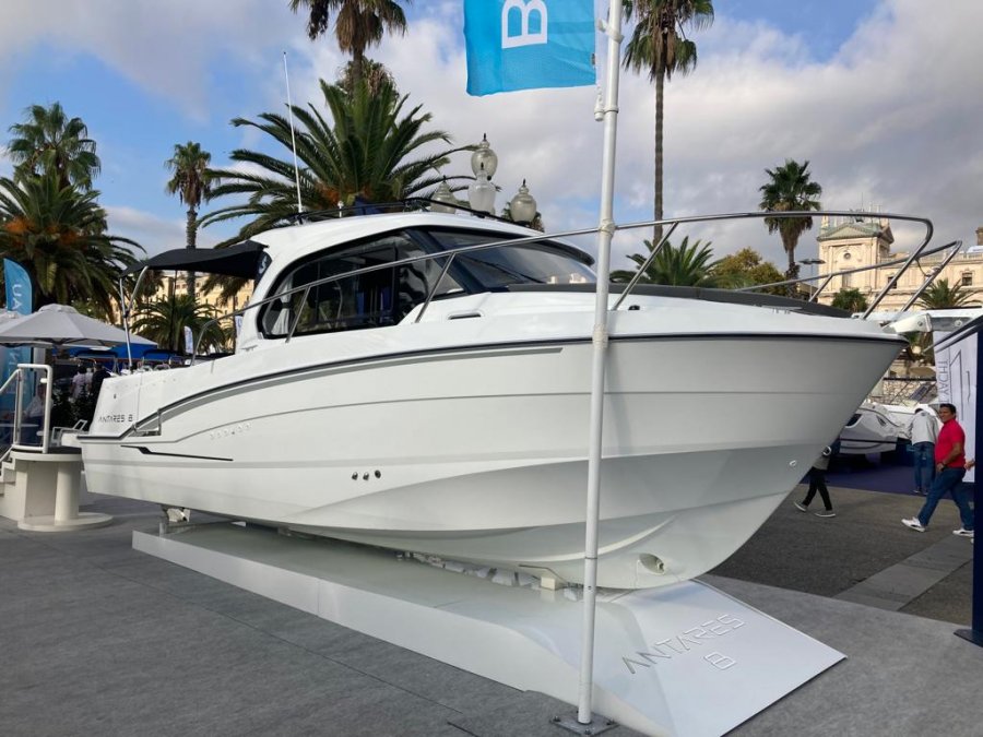 Beneteau Antares 8 OB V2 neu
