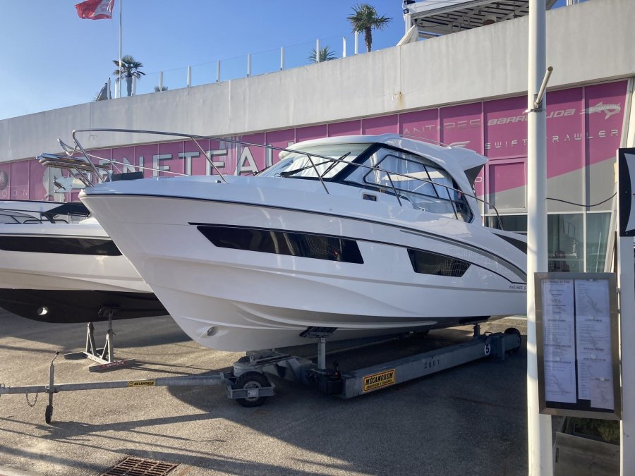 Beneteau Antares 9 OB neu