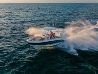 Barca a Motore Boston Whaler 230 Outrage nuovo - BARCARES YACHTING