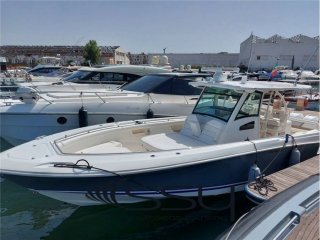 Barca a Motore Boston Whaler 370 Outrage usato - SOUTH SEAS YACHTING