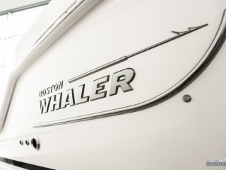Boston Whaler 380 Outrage - Image 3