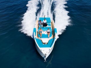 De Antonio Yachts D28 Deck - Image 3