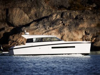 Delta Powerboats 33 Coupe - Image 1