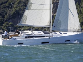 Sailing Boat Dufour 430 new - BROK AND GO