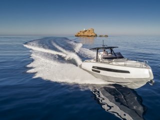 Motorlu Tekne Invictus 370 GT Sıfır - BEAULIEU MARINE