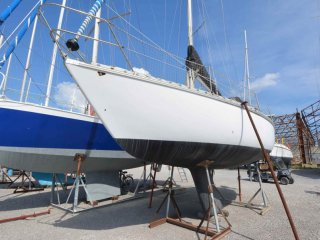 Sailing Boat Jeanneau Brin de folie used - PORT NAVY SERVICE