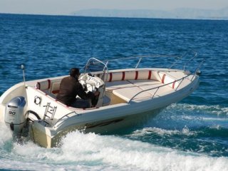 Barco a Motor Karel 530 Open nuevo - CONSULT PLAISANCE