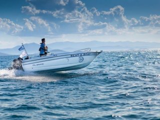 Barca a Motore Olympic Boat 490 FX nuovo - BATEAU DIRECT