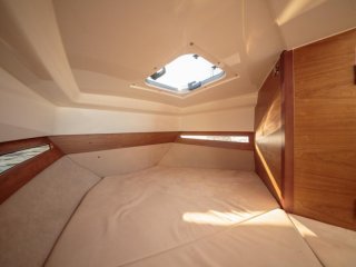 Parker 750 Cabin Cruiser - Image 10