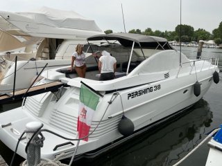 Barco a Motor Pershing 38 ocasión - MULAZZANI TRADING COMPANY