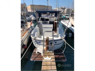 Barca a Motore Poseidon 25 Cab usato - INFINITY XWE SRL