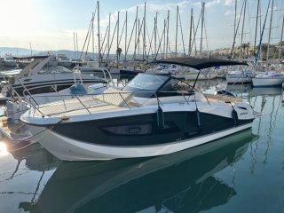 Quicksilver Activ 875 Sundeck used