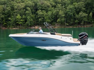Motorboat Sea Ray 230 SPX used - CONSTANCE BOAT