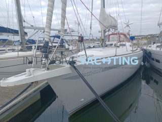 Universal Yachting 44 - Image 2