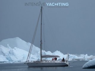 Universal Yachting 44 - Image 3