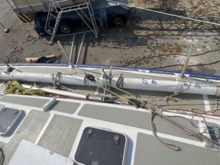 Mât de 25 metres et sa bôme alu et gréement dormant du voilier kriter V - Image 3