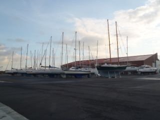 Place de port à sec pour catamaran - Image 6