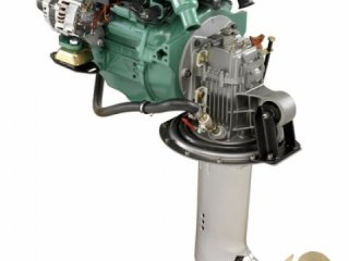 Boat Engine Volvo Penta NEW D1-30 29hp Marine Diesel Engine & 130S Saildrive Package new - Marine Enterprises Ltd New Sales