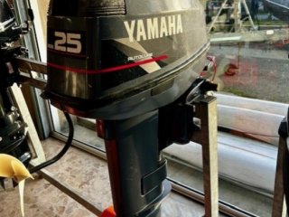 Yamaha 25 NMHOS used
